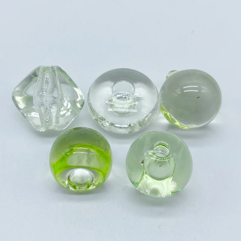 草绿色