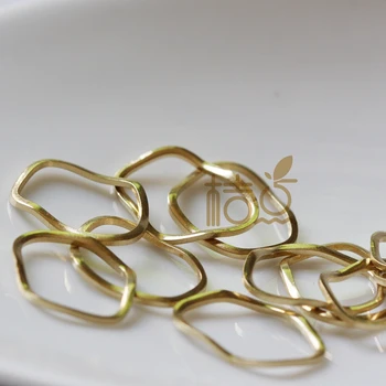 

16 Pieces Raw Brass Waved CLOSED Ring - Link - Loop 19x15mm (4418C-Q-48)