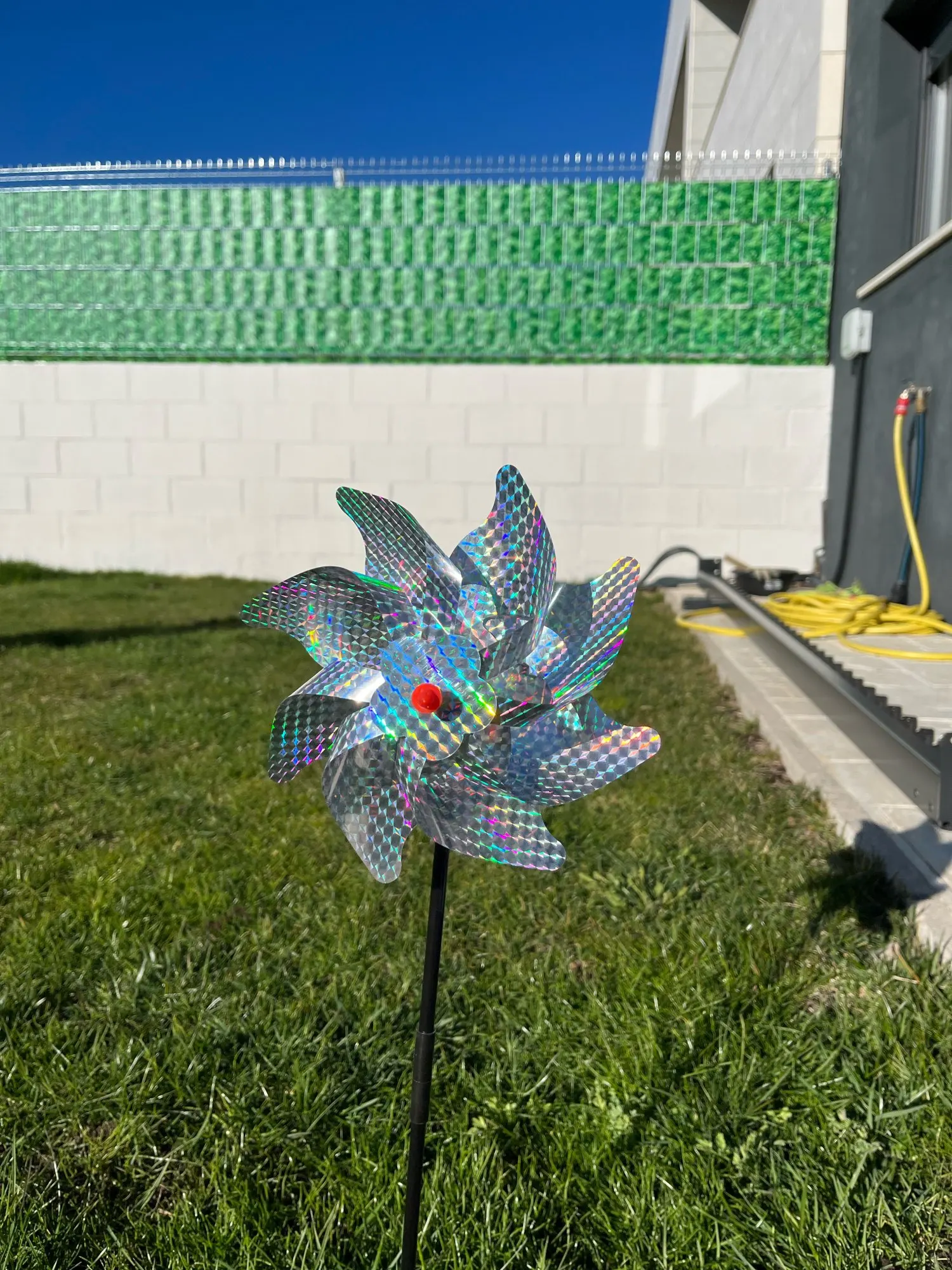 10pcs Bird Repeller Pinwheels Reflective Sparkly Bird Deterrent Windmill Protect Garden Plant Flower Garden Lawn Decoration photo review