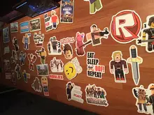 Conjunto de figuras de anime roblox de 50 piezas, cubierta de carrito, agua para ordenador portátil con diseño de taza, impermeable, dibujos animados, no repetitivos, pegatina de alta calidad, regalo