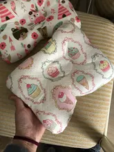 Enfermería almohada para bebé recién nacido dormir apoyo cóncavo de dibujos animados almohada impreso forma cojín previene la cabeza plana