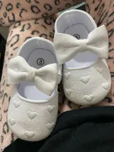 Zapatos de cuna para bebé niña, calzado con bordado de corazón, suela suave antideslizante, estampado de corazón, Mary Jane, planos, lazo bonito para primeros pasos