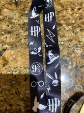 Llavero con dibujos mágicos de escuela de Magia y Hechicería, accesorio de película, insignia de teléfono móvil, llavero con correa para llave, J1576