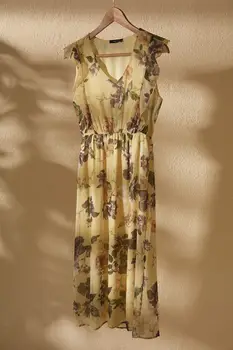 

Trendyol Flower Decorated Dress TWOSS20EL2535