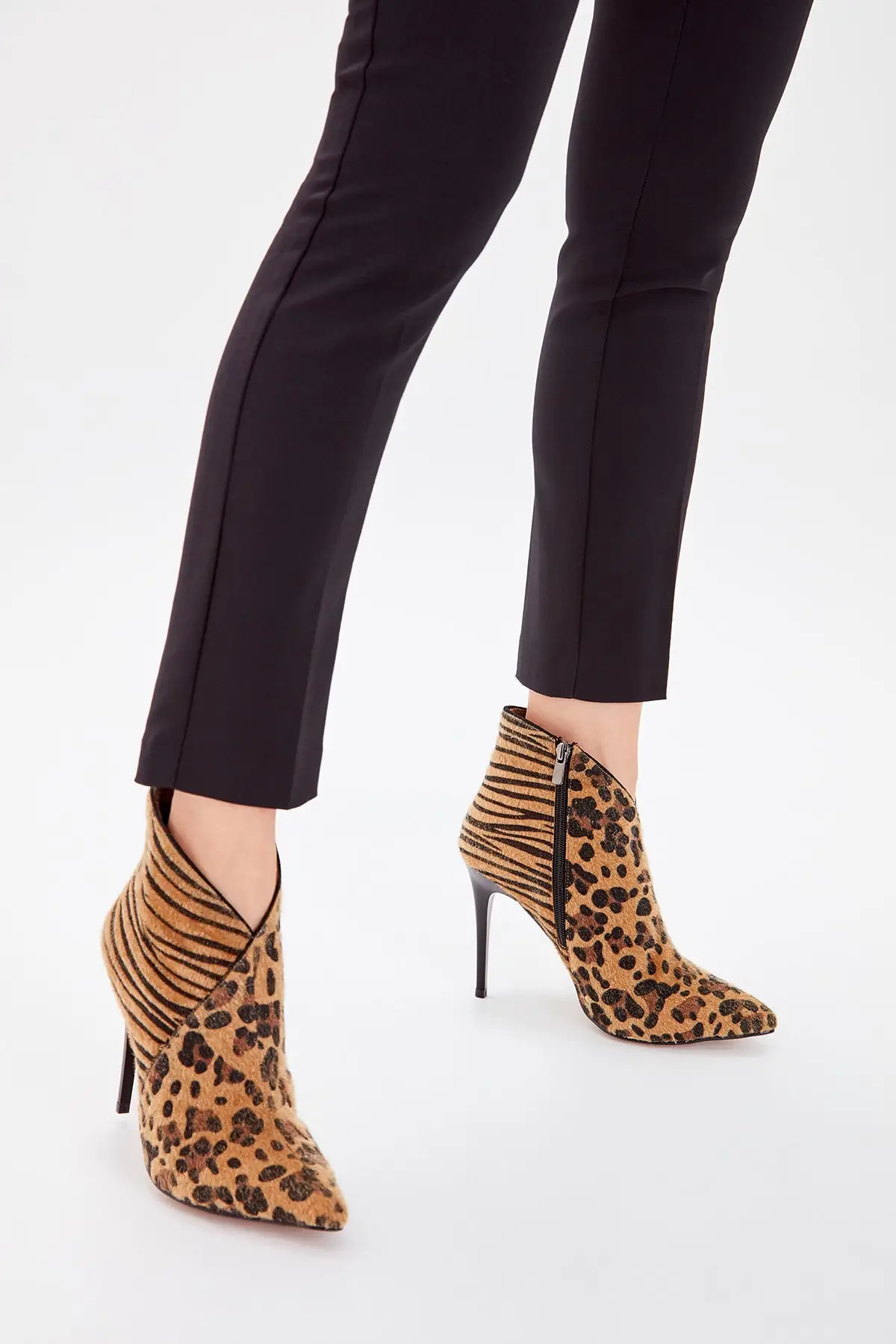 

Trendyol Brown Colt Feather Leopard Pattern Women Boots TAKAW20BO0017