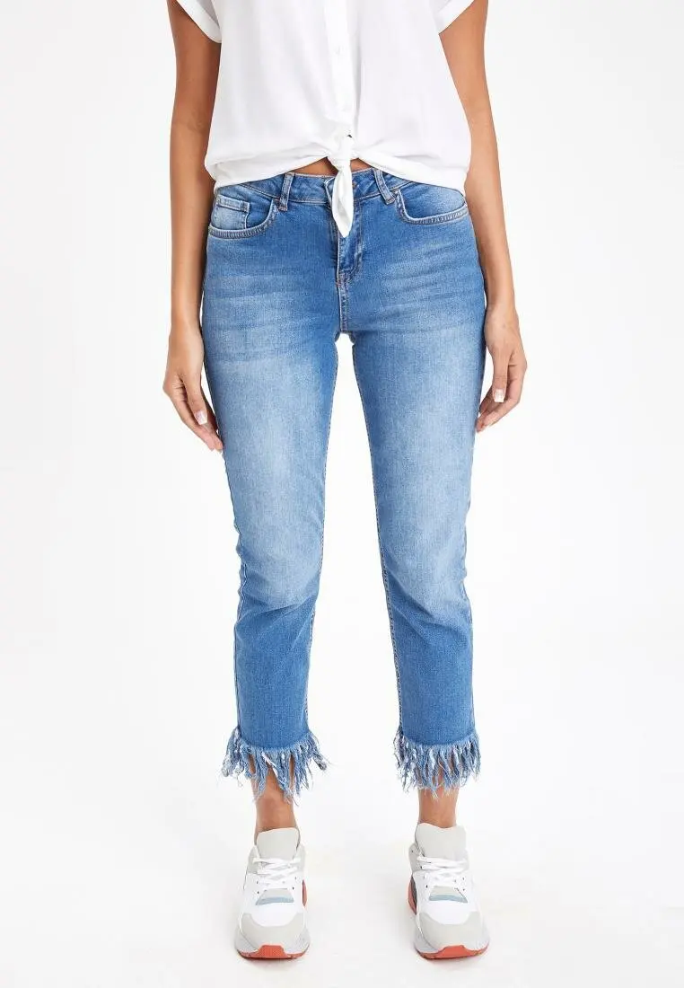 

DeFacto Woman Trendy Blue Denim Jeans Women Spring Tassel Decors Denim Bottoms Female Casual Ninth Pant Trousers-K7109AZ19SP