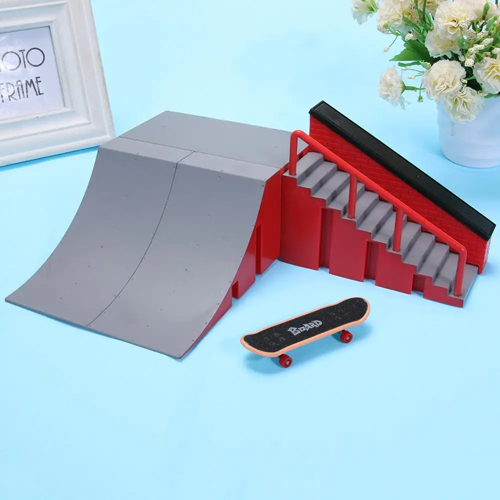 Novelty Mini Alloy Finger Skating Board Table Game Ramp Track Toy