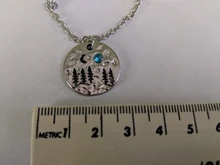 Collar de plata de Color plateado con dije en forma de montaña, colgante de cadena con dije de luz de luna para mujer, collar llamativo, joyería de fiesta