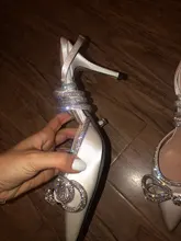 Zapatos de boda de diseñador para mujer, calzado de punta estrecha de cristal, tacón alto, hebilla en el tobillo para zapatos, correa de diamantes de imitación, sandalia con lazo Sexy para fiesta, 2020
