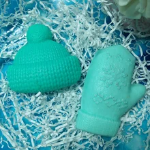 Бирюзовая руковичка и шапочка из мыла ( с запахом лесных трав) Бирюзовая руковичка и шапочка из мыла ( с запахом лесных трав)