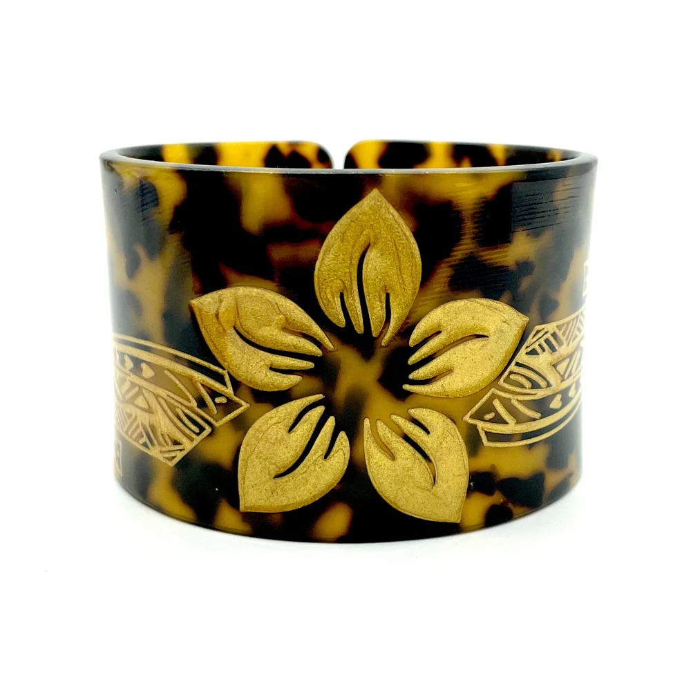 2022 Newest Factory Wholesale Acrylic Tortoise Shell Cuff Bracelet Bangles With Flower Tribals Carved Styles