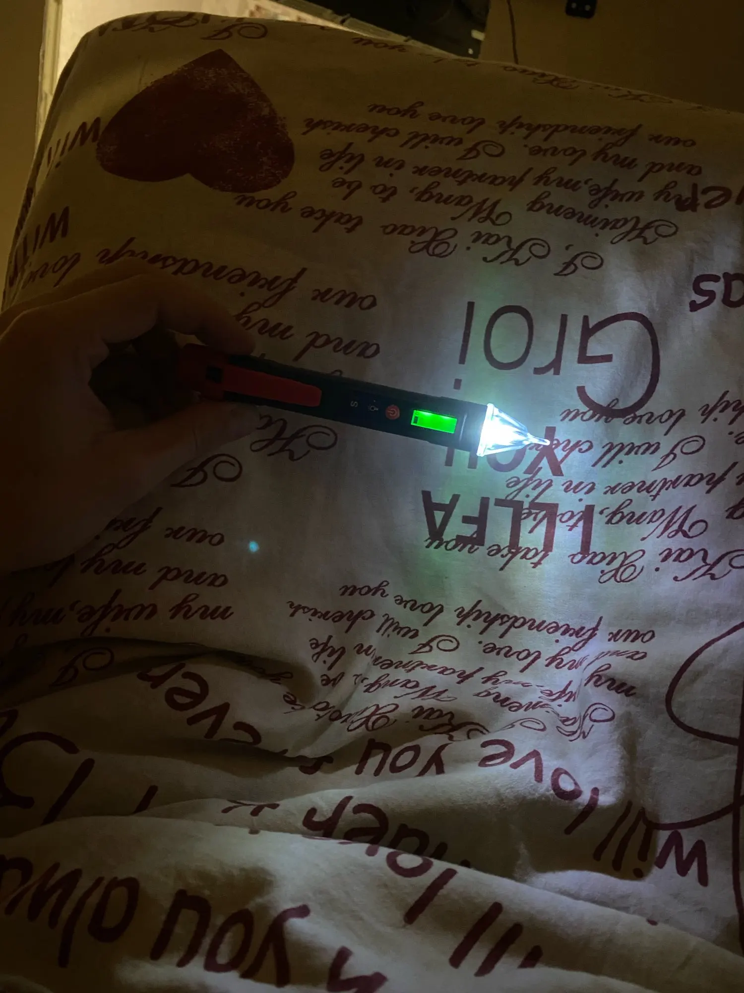 Отзыв о товаре ANENG VC1010 вольтметр цифровой тестер индикатор напряжения тестер напряжения Цифровые датчики напряжения переменногопостоянного тока умная бесконтактная ручка измерительный прибор индикаторная отвёртка вольтметры от пользователя R***r