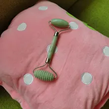 Masajeador de rodillo de Jade para rodillo Facial Gua Sha Jade Stone, masajeador Facial de belleza, levantamiento de cara delgada, herramientas de cuidado para la piel Facial antiarrugas