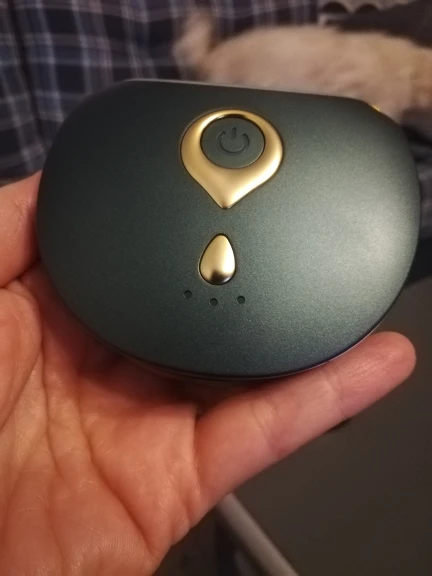 Отзыв о товаре Массажер для шеи OKACHI GLIYA, 2021 г., для массажа лица, разглаживания и удаления морщин, вибрация, холодный и горячий компресс, светодиодная подсветка, EMS терапия от пользователя S***a