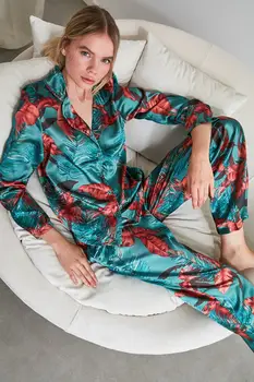 

Trendyol Leaf Decorated Satin Pajamas set THMAW21PT0109