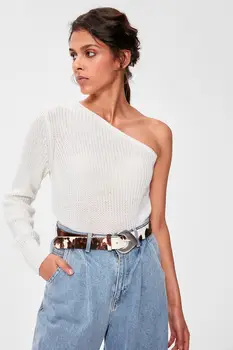 

Trendyol Raw White One Shoulder Sweater Sweater TWOAW20KZ0565