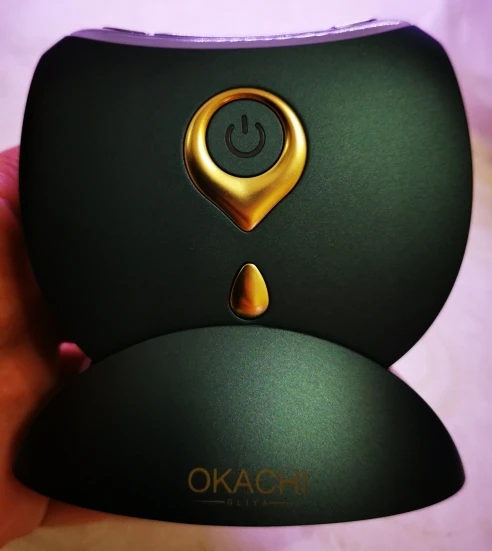 Отзыв о товаре Массажер для шеи OKACHI GLIYA, 2021 г., для массажа лица, разглаживания и удаления морщин, вибрация, холодный и горячий компресс, светодиодная подсветка, EMS терапия от пользователя A***a
