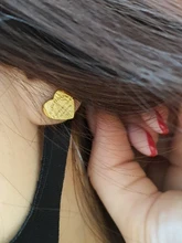 Martick-pendientes de corazón de color dorado para mujer, aretes de tuerca de corazón de color oro rosa con letras en inglés, joyería fina, regalo E161