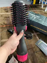 Cepillo que seca y volumiza el pelo de un solo paso, el cepillo produce aire caliente y puede alisar y arizar el pelo