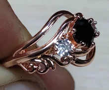 Huitan-Anillo de bruja para mujer, piedra negra única, ajuste giratorio, Diseño de banda, Color oro rosa, anillos de dedo de compromiso para mujer, venta al por mayor
