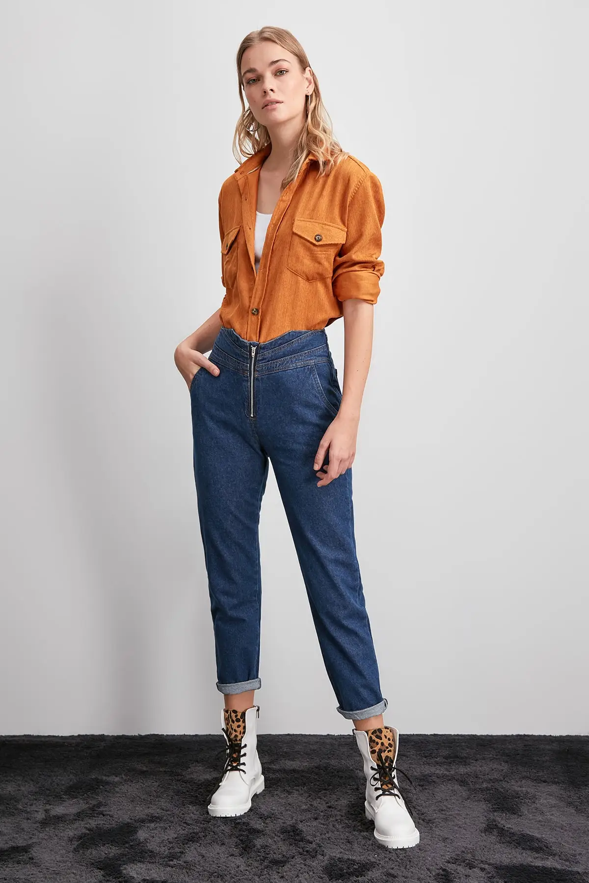 Trendyol Waist Detail High Bel Mom Jeans TWOAW20JE0346