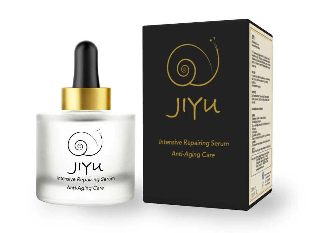 blood red lipstick matte