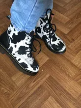 Las mujeres botas de moto Otoño de moda de invierno de Color sólido de botas Martin botas de las mujeres de alta calidad cómodo estampado de vaca botas de mujer