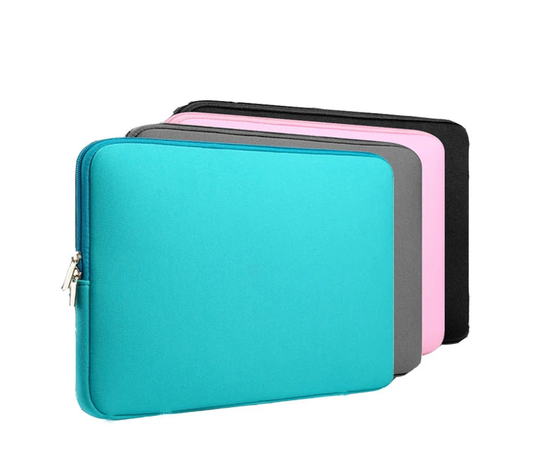 The Marc Jacobs Siyah Logo Kabartmali 13 Inch Kadin Laptop Kilifi Siyah