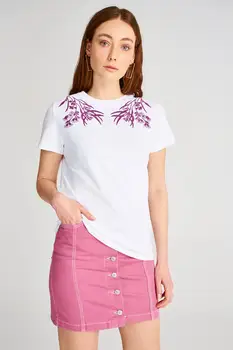 

Trendyol Embroidered Basic Knitted T-Shirt TWOSS20TS0845