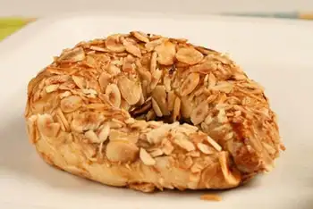 

Almond Chocolate Pie - Crescent (Ayçöreği) 14 pcs. 4.3 lb (1960 gr.)