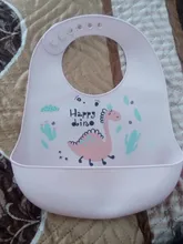 Baberos de dinosaurio de dibujos animados para bebé, babero de silicona sin BPA impermeable con botones para niño niña, ropa de alimentación de bebé ajustable