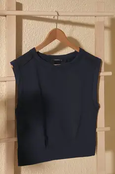 

Trendyol Sleeveless Basic Knitted Blouse TWOSS20BZ1331