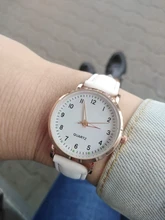 Reloj de pulsera con correa de cuero para mujer, nuevo accesorio informal a la moda, sencillo, caja de Reloj de cuarzo, 2020