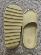 Zapatillas de verano de las mujeres de los hombres goma Eva para interiores 2021 Cool Fondo suave sandalias tendencia diapositivas Unisex chinelas zapatos para la playa casa 36-45