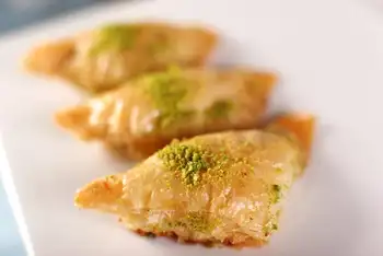

Shaabiyat- Soft Baklava with pistachio and semolina cream (Şöbiyet) 30 pcs (3.3 lb - 1500 gr.)