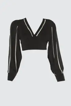 

Trendyol V-Neck Viscose Blouse TBESS20BZ1044