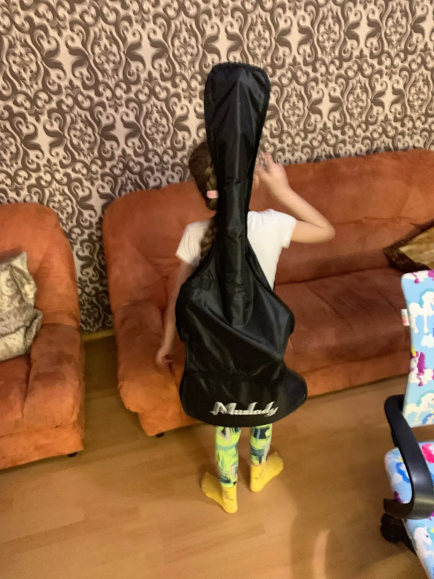 Отзыв о товаре Электрогитара Muslady, 21 лад, 6 струн, корпус из павловнии, кленовый гриф, Массивная древесина с динамиком от пользователя M***m