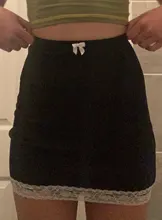 ALLNeon E-chica dulce ribete de encaje con moño negro faldas Y2K estética sólido alto cintura Bodycon falda corta Clubwear 90s fondos Vintage