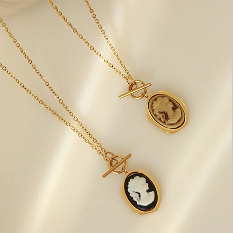 New Oval Acrylic Portrait Coin Pendant Necklace For Women Elegant Vintage Sweater Chain Women's Necklace French Female Jewelry