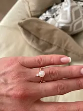 Huitan romántico anillos de perlas simuladas para las mujeres de lujo aniversario de boda accesorios anillos de compromiso para venta al por mayor