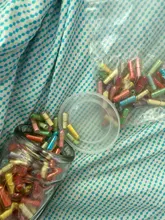 100 unids/lote mensaje en botella mensaje lindo cápsula carta de amor pastilla Color claro Mini Botella de deseo regalo de navidad regalo de vacaciones