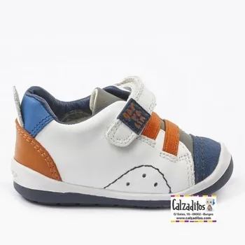

Shoes for children in casual style leather White, Garvalín