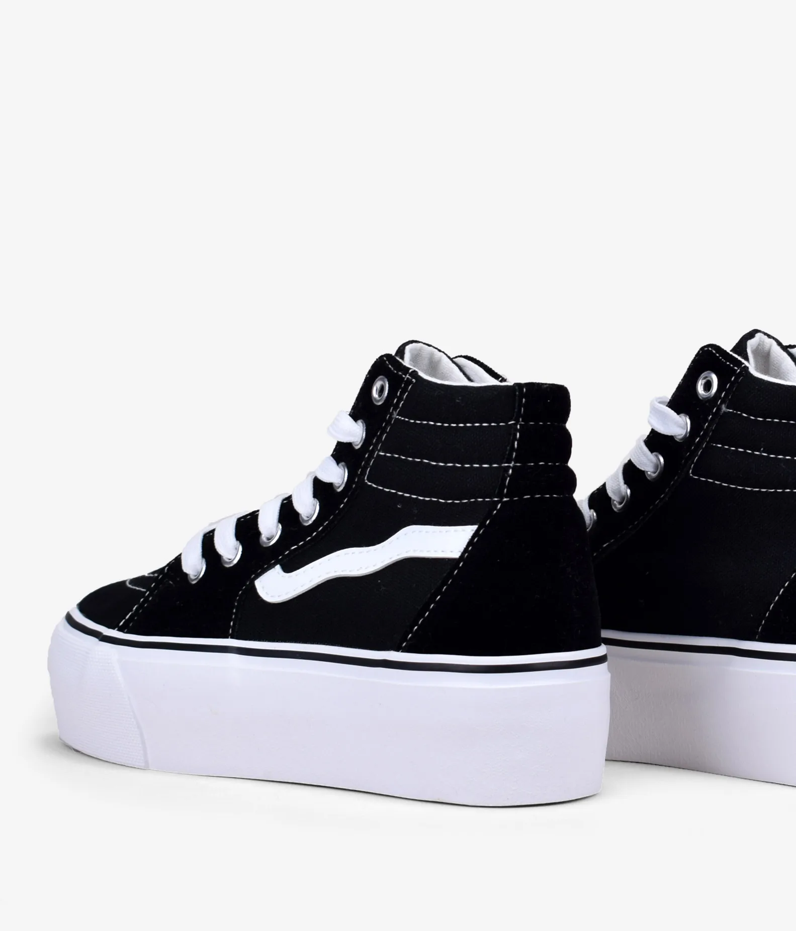 BOSANOVA black buttoned sneakers