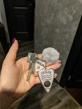 Ouija-Llavero con forma de pompón de resina para mujer, llavero de mano con bola de inflado, artesanía de tablero Punk, 1 unidad