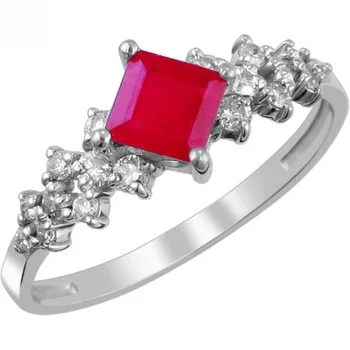 

Esthete ring with Ruby and white gold diamonds