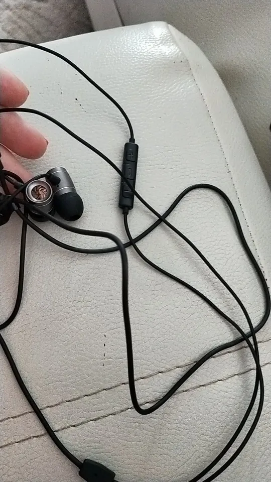 beats x which is right and left beats x which is right and left