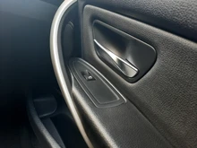 Puertas de Interior de cubierta embellecedora de tirar accesorios de coche para BMW Serie 3 2014-2018 F30 316d 318d 320d F31 320i 325d 51417279312