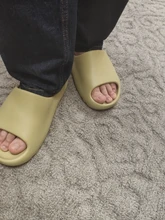 Zapatillas de verano de las mujeres de los hombres goma Eva para interiores 2021 Cool Fondo suave sandalias tendencia diapositivas Unisex chinelas zapatos para la playa casa 36-45