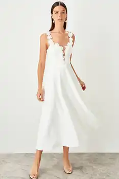 

Trendyol Flower Appliqués Dress TPRSS19UT0030