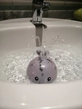 Juguetes de baño de Agua pulverizada para bebé, ducha, piscina, ballena eléctrica, Bola de baño con luz LED musical, regalo